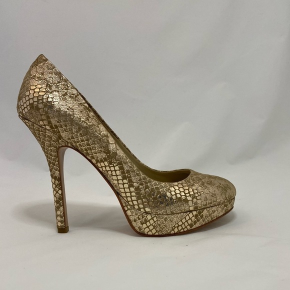👠JOAN & DAVID gold pumps size 7 1/2- Pre-owned - Picture 1 of 9